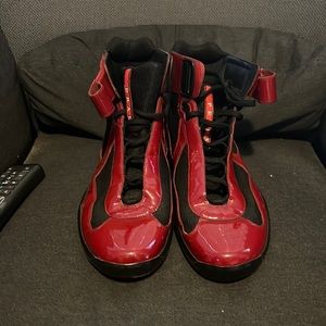 Prada boots good condition!!